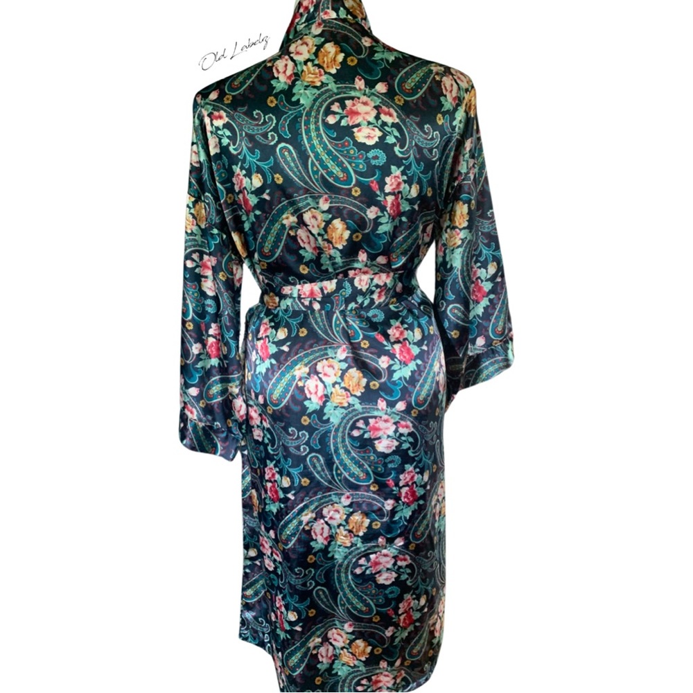 VINTAGE STATEMENT ROBE - Picture 2 of 4